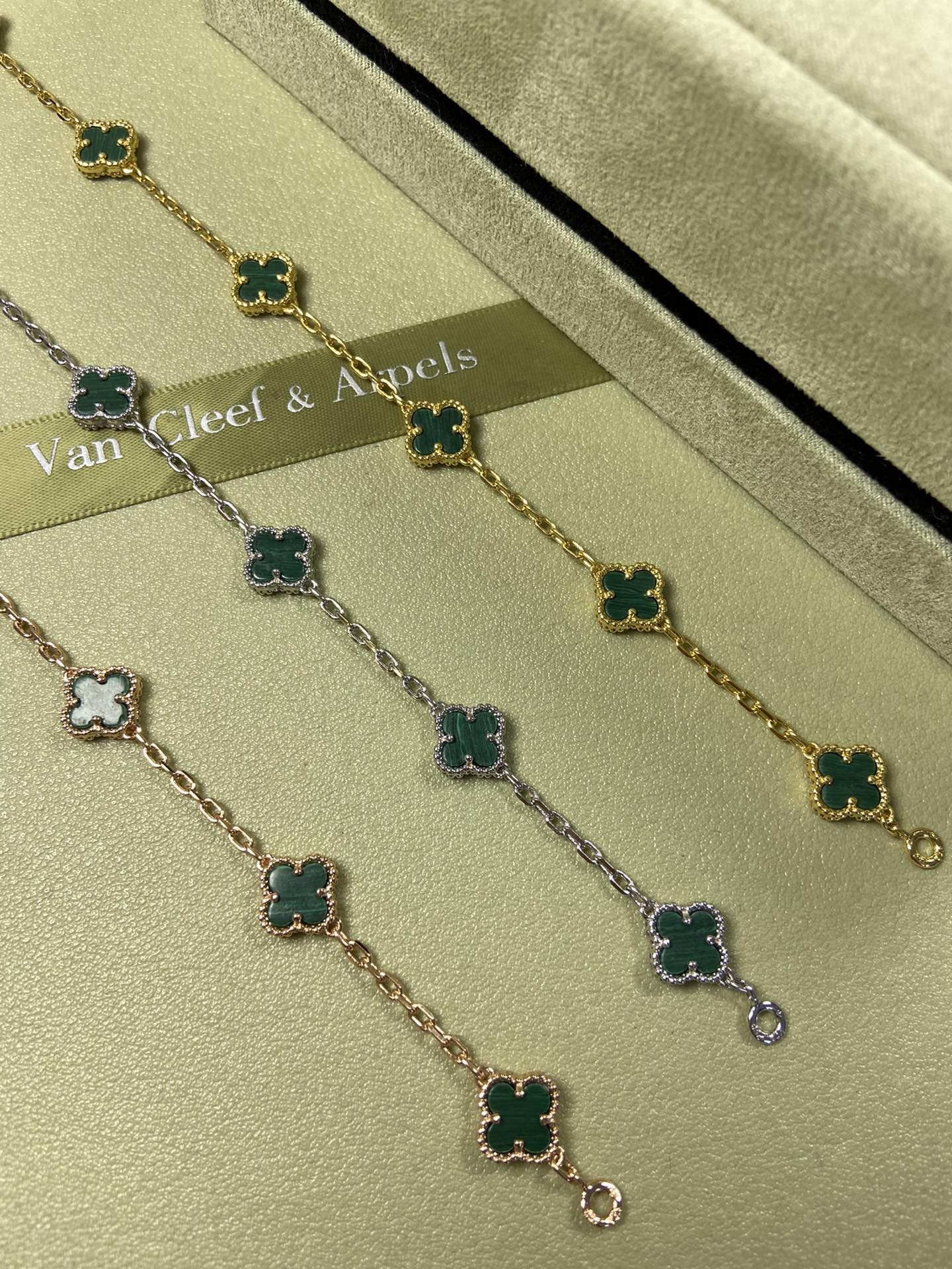 5XVA183KDE Stylishbracelets 6 flowers mini size 0.9cm flower