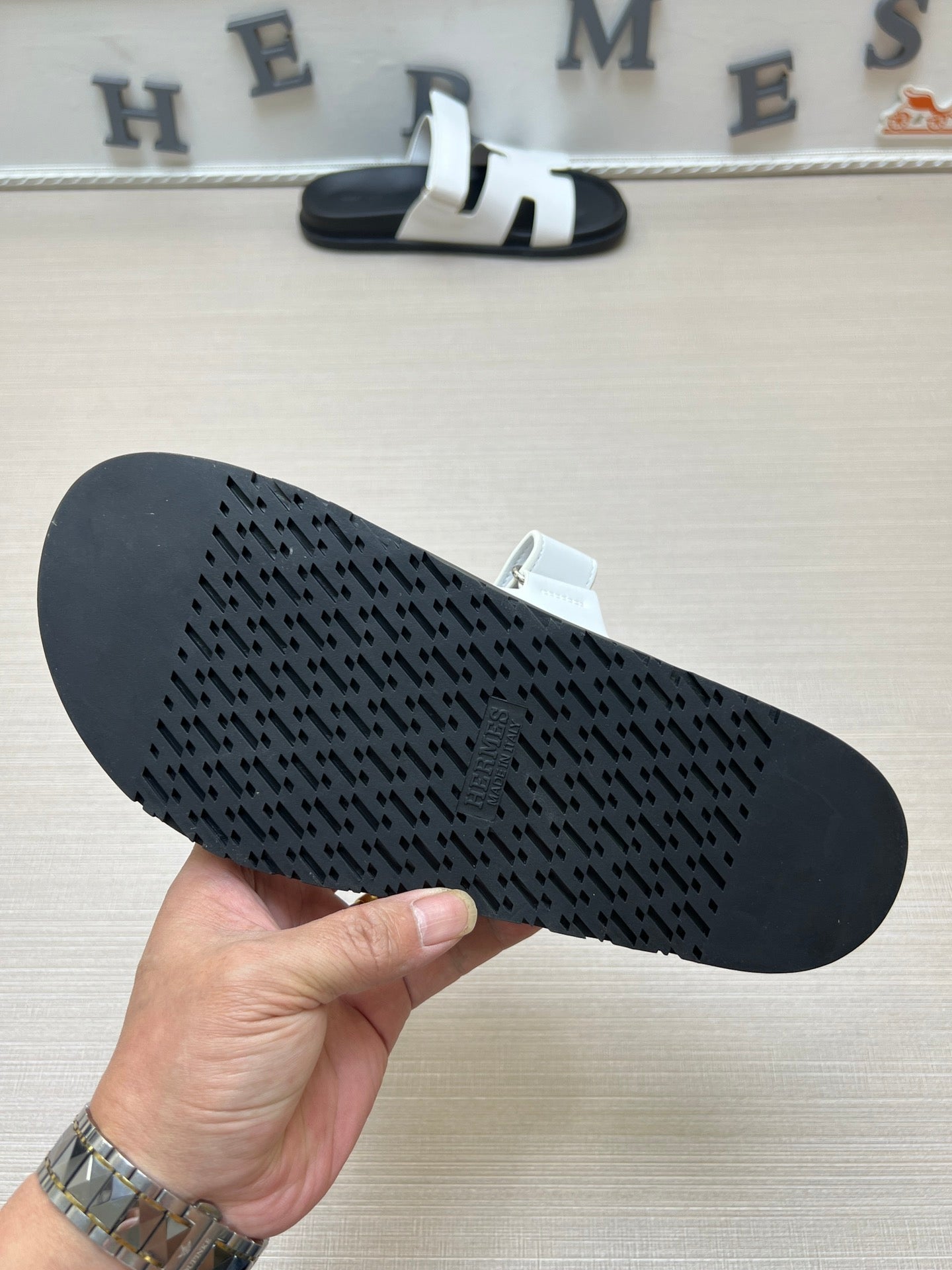 54H1ZDE Stylish slippers