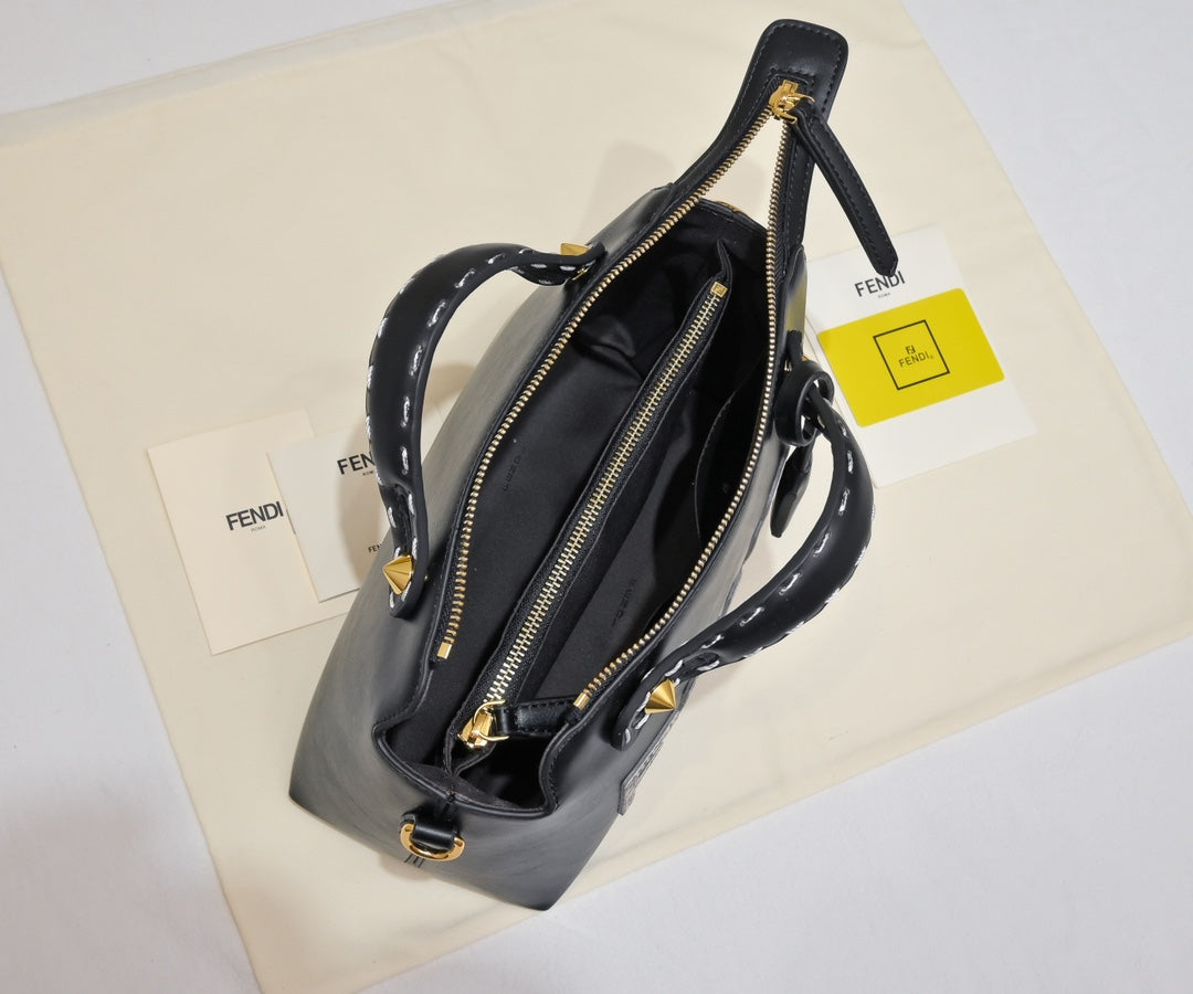 1WF110BDE Stylish leather bag
