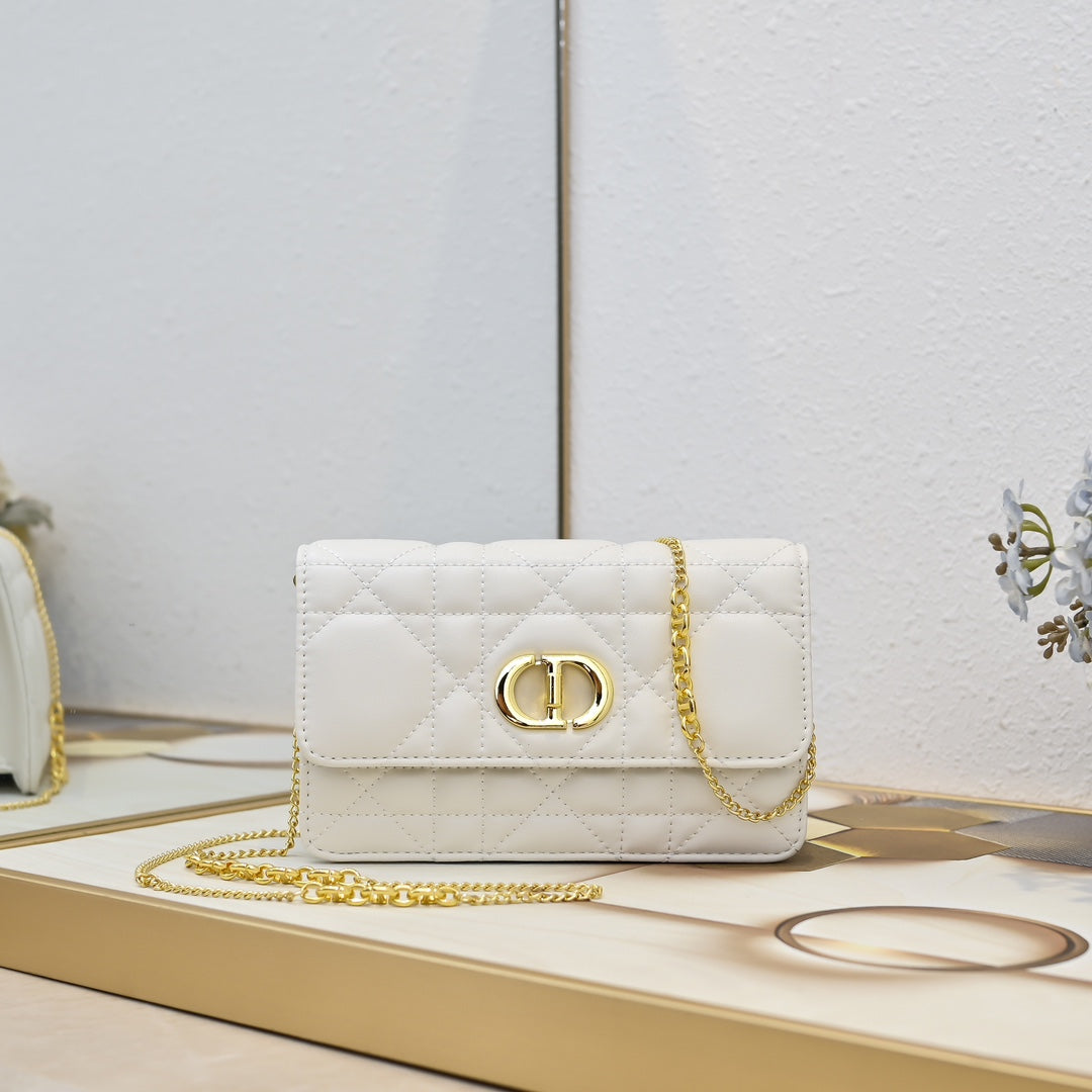 2WD2BDE Stylish leather bag