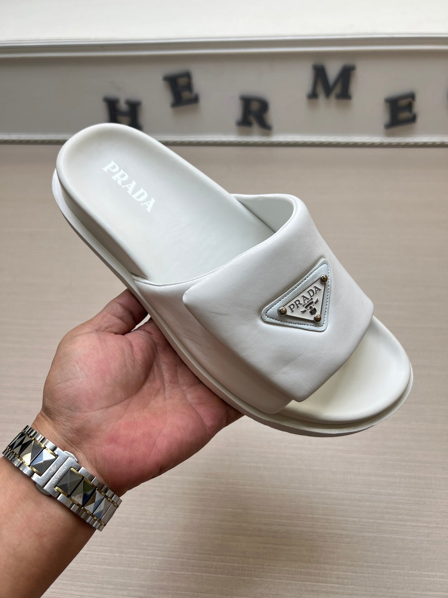 54PD4ZDE Stylish slippers