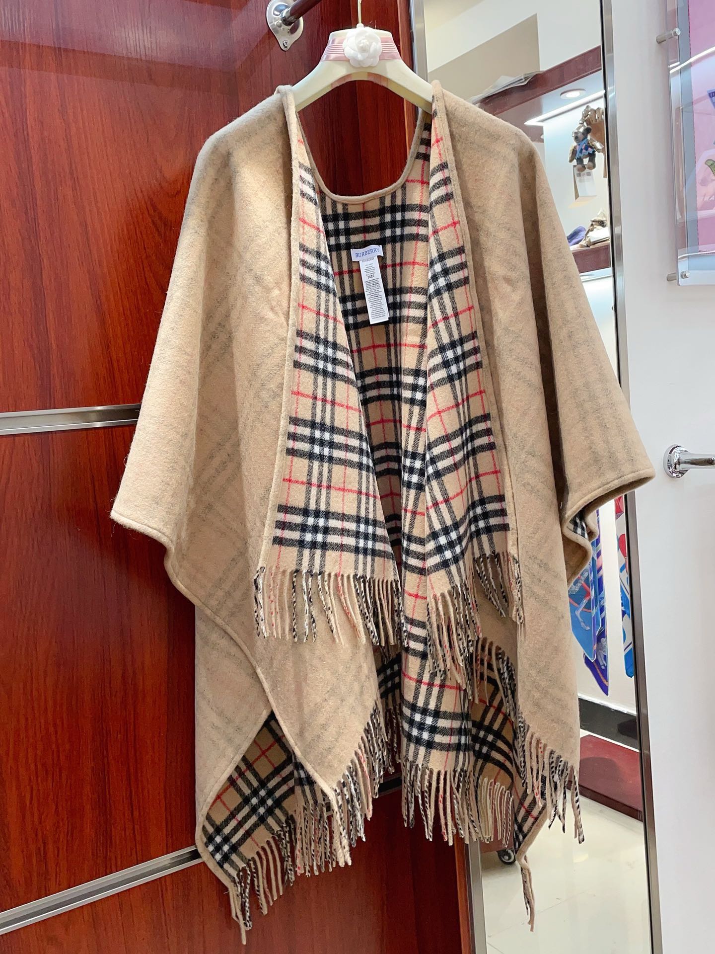 185ZR48WDE Stylish cape