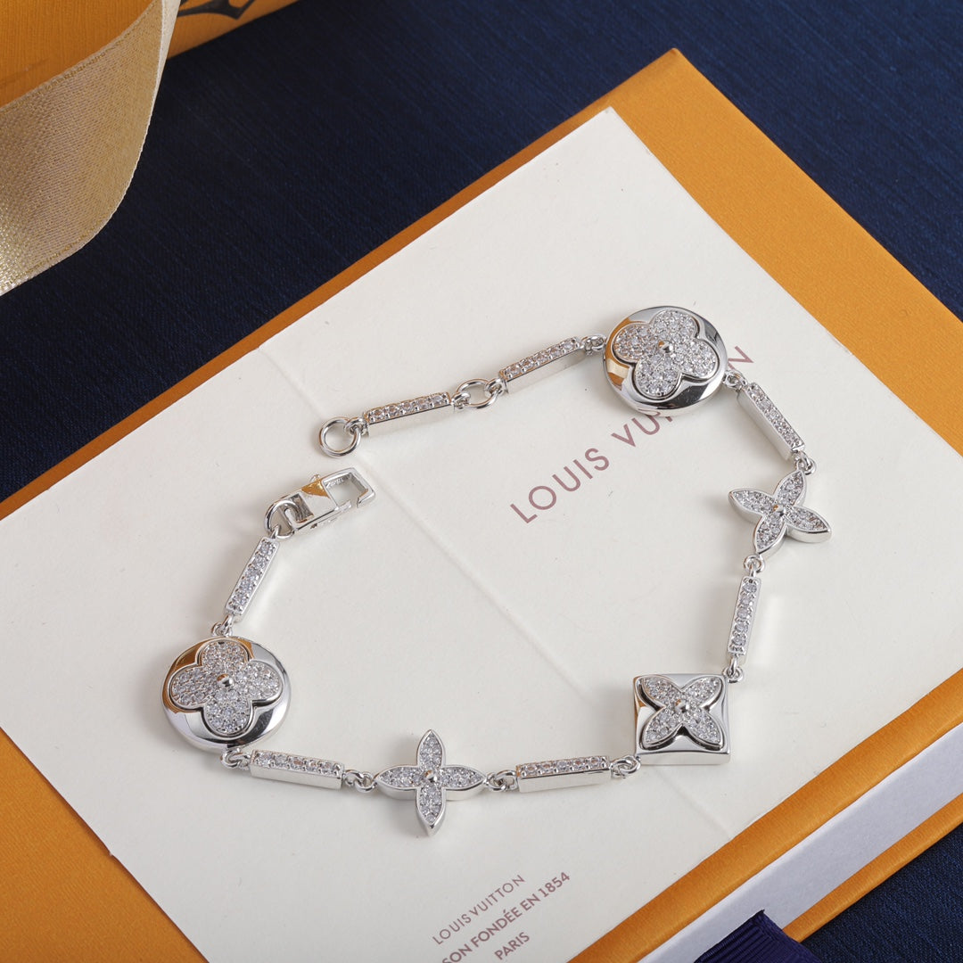 1XE602XDE Stylish Bracelets