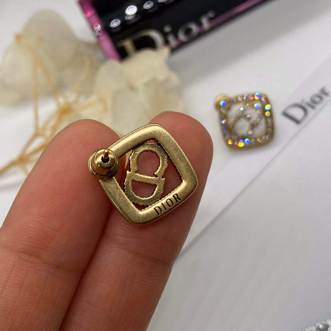 1YD144EDE Stylish Earrings