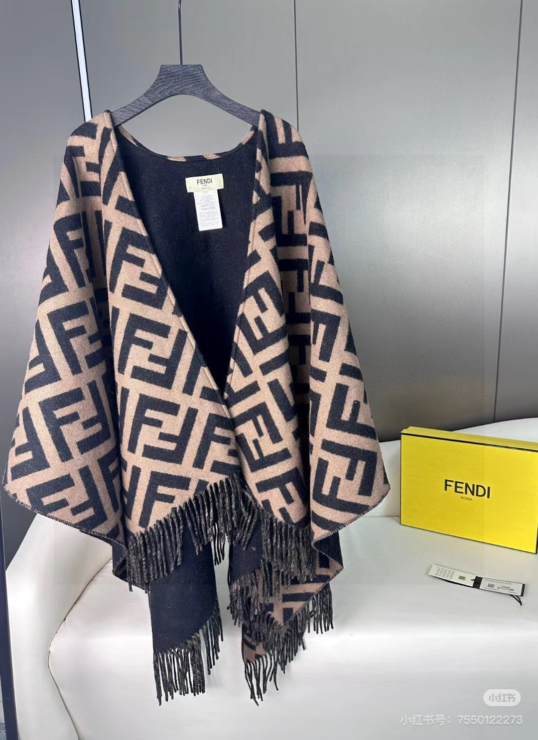 175RF53WDE Stylish cape