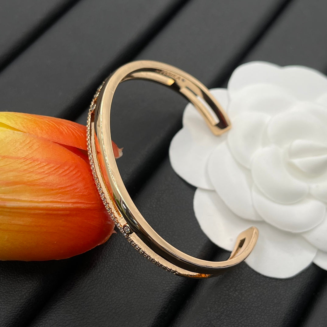 14A762KDE Stylish Bracelets