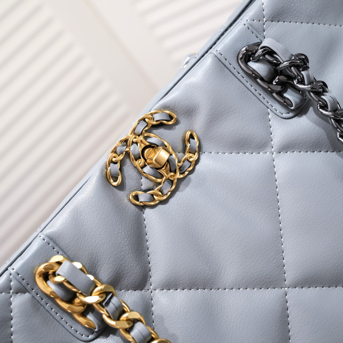 1XC42BDE Stylish leather bag 