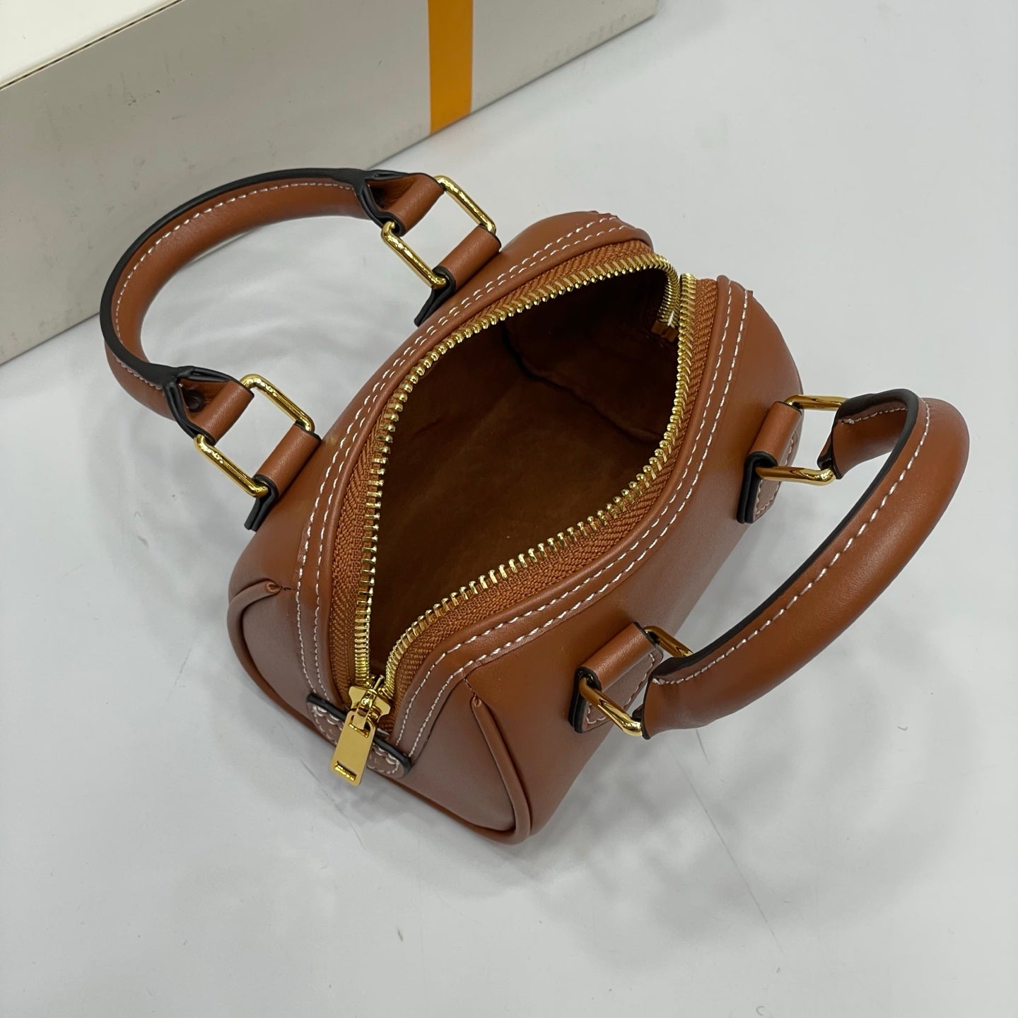 155NN27BDE Stylish leather bag