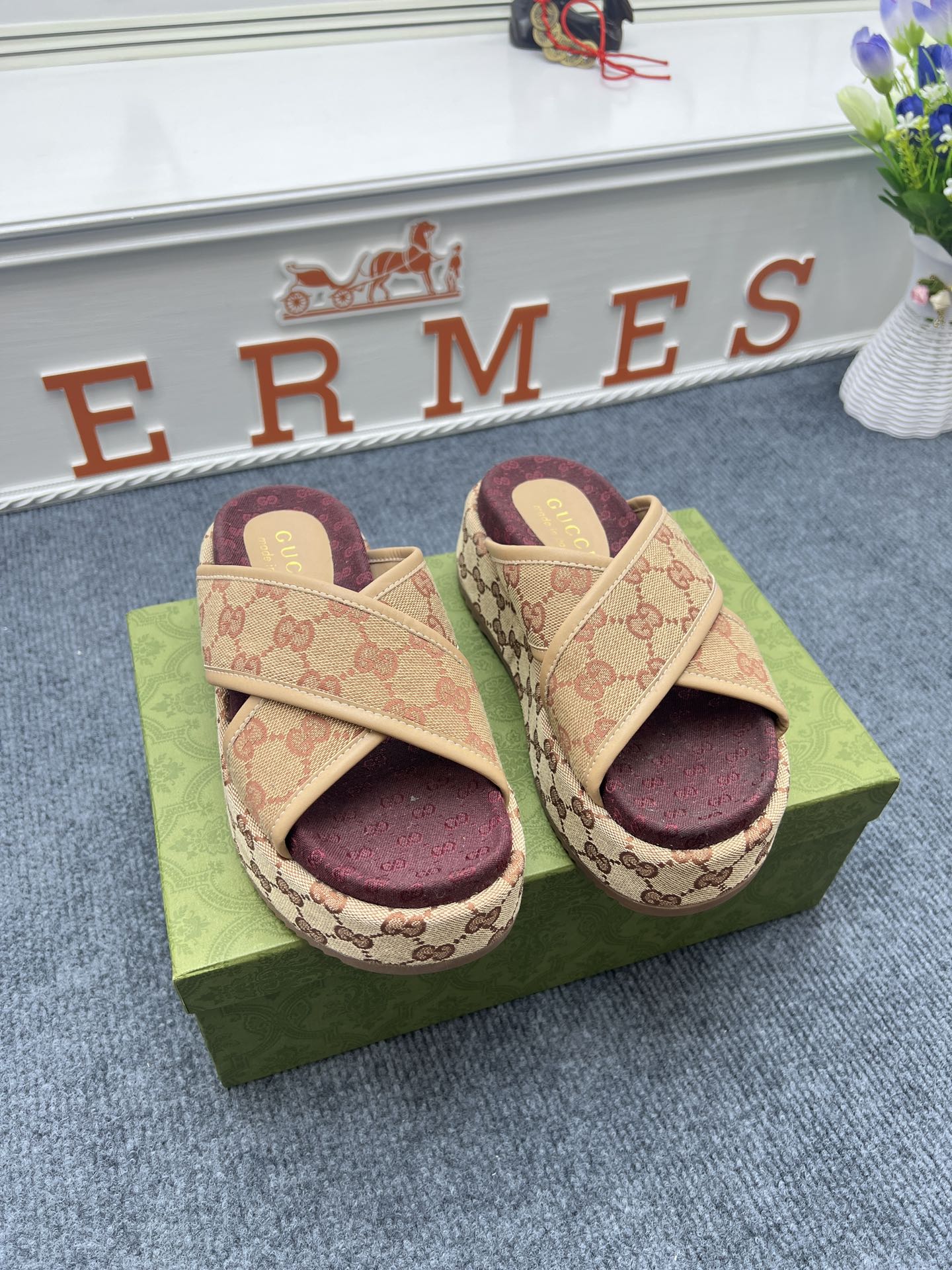 5YB69ZDE Stylish Slippers