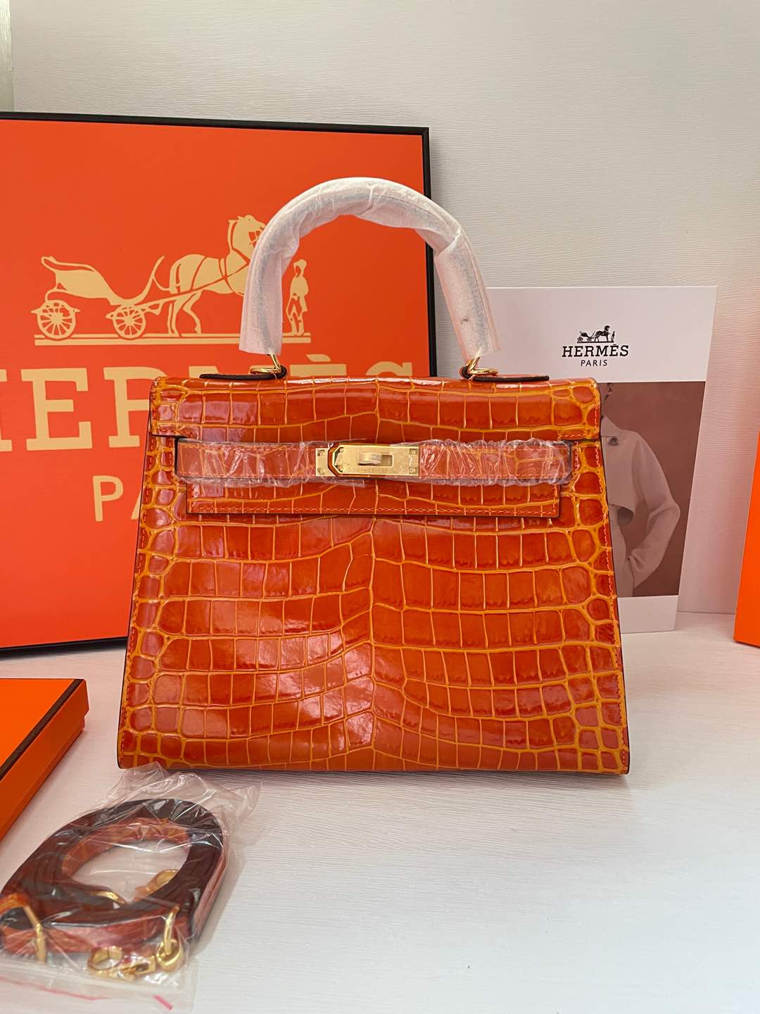 2WH28BDE Stylish leather bag