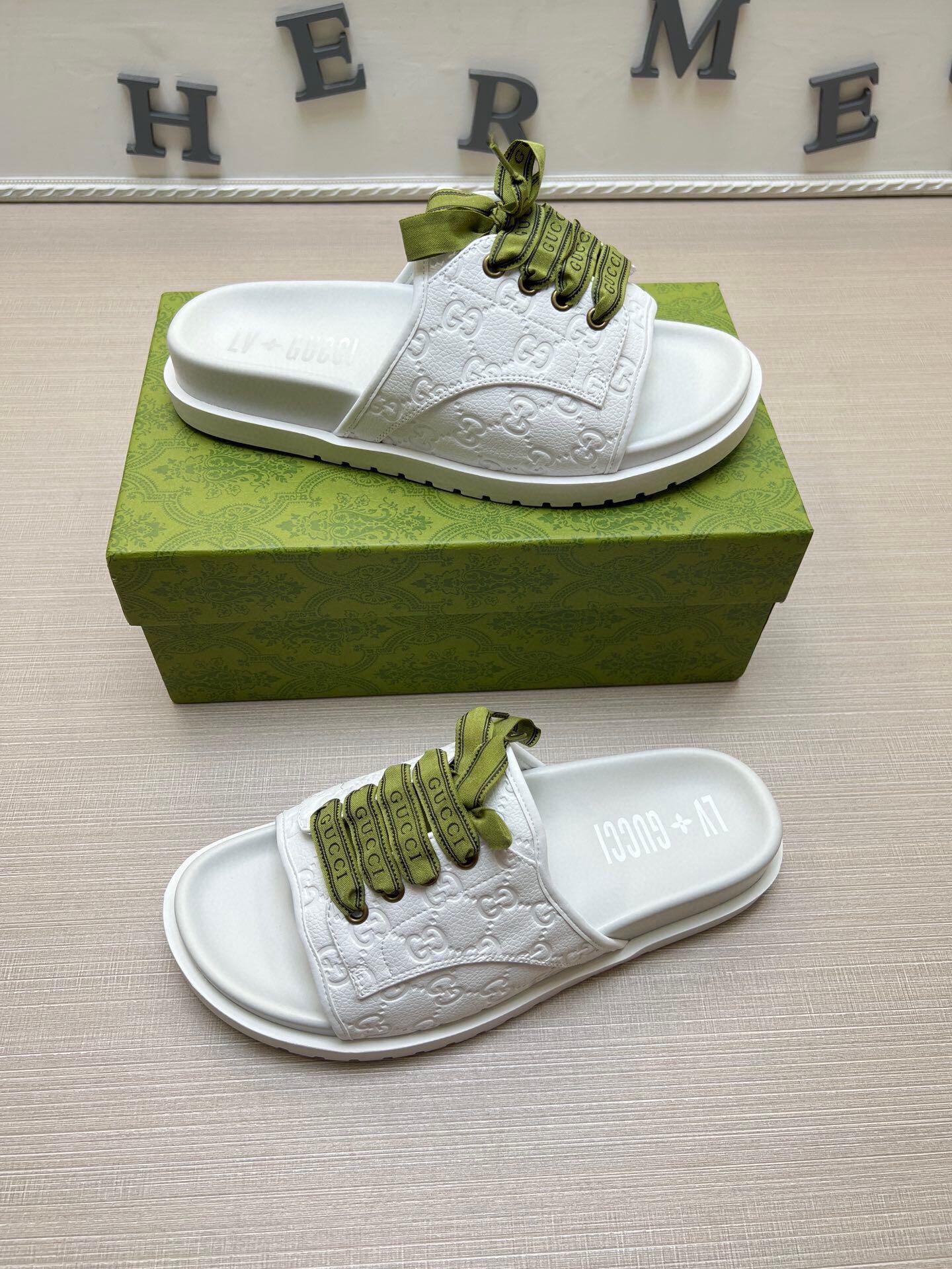 54B16ZDE Stylish slippers