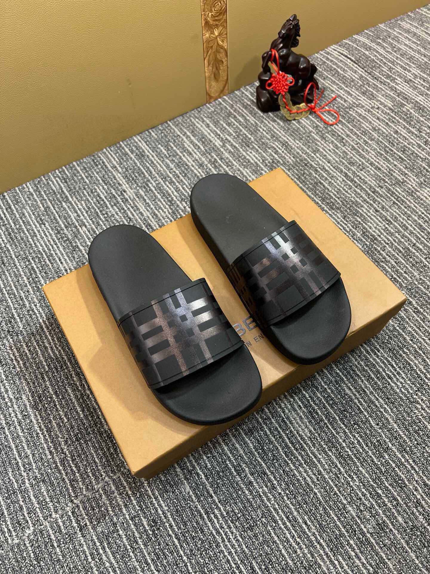535ZR257ZDE Stylish Slippers