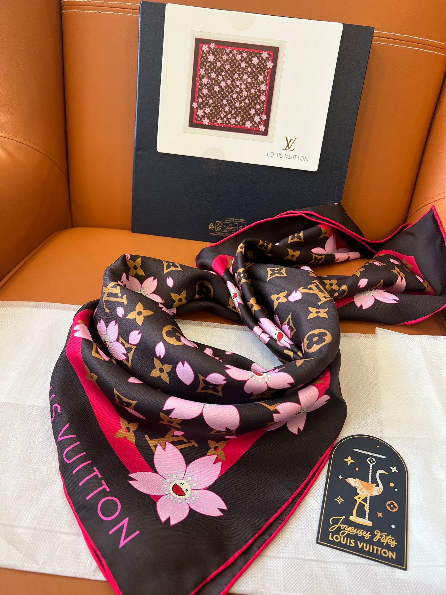 155NE62WDE Stylish Silk Scarve