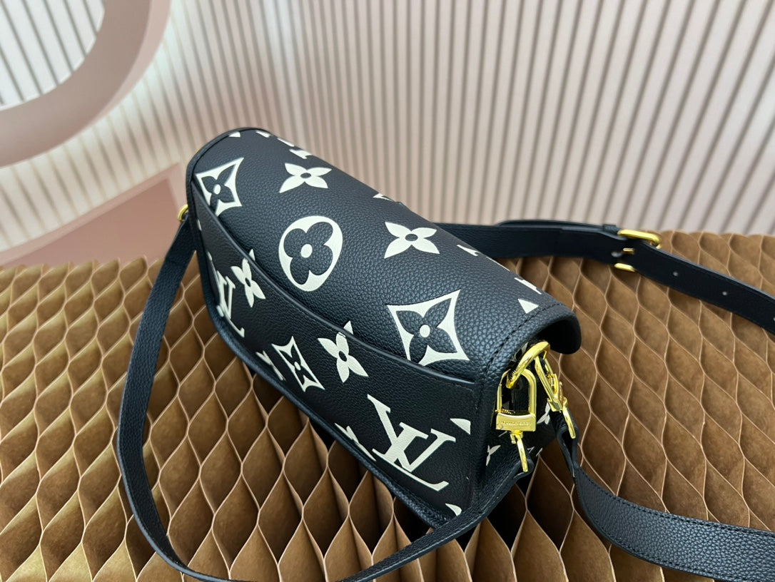 2XE028BDE Stylish leather bag 