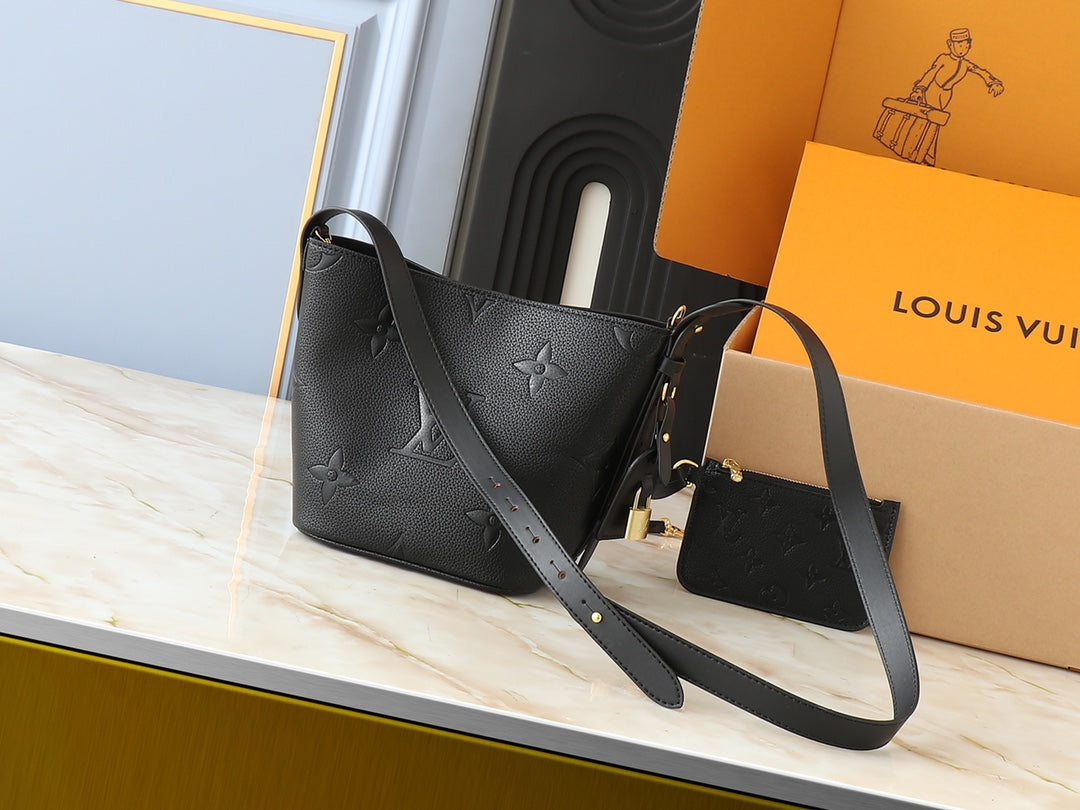 2WE3BDE Stylish leather bag