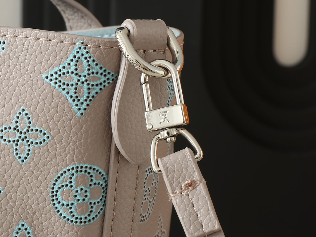 1XE58BDE Stylish leather bag