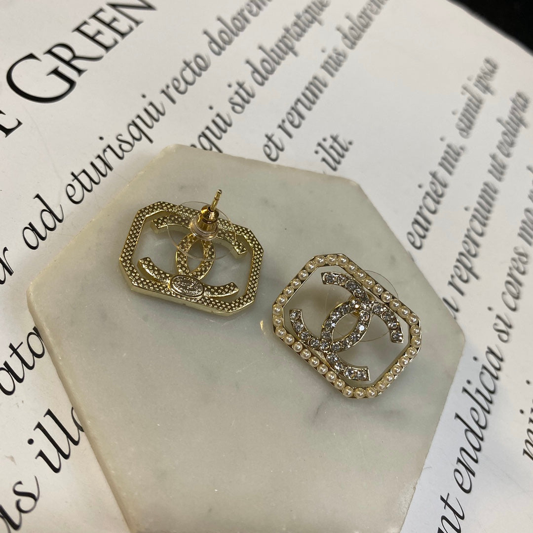 14C37EDE Stylish Earrings