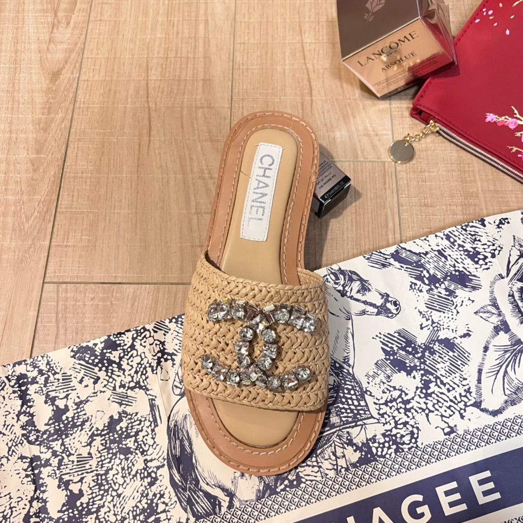 14C68ZDE Stylish slippers
