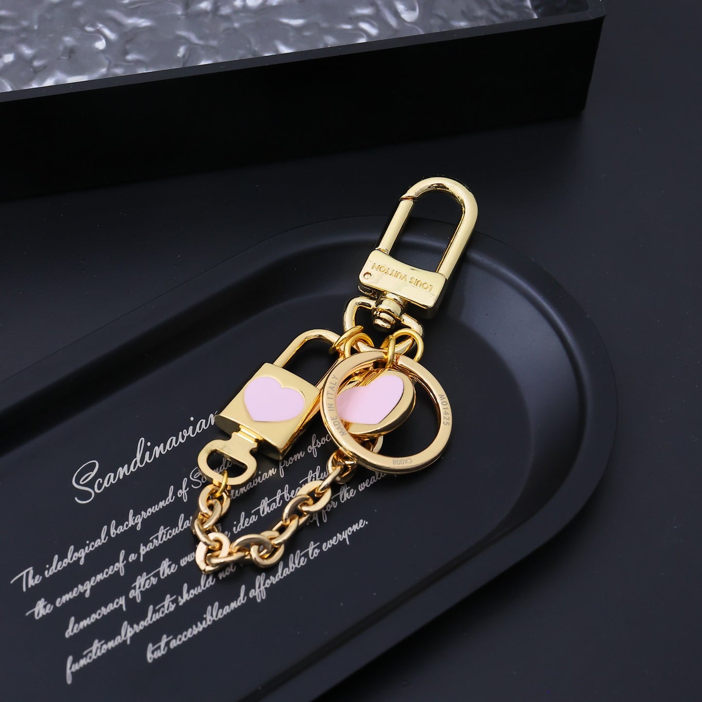 14E18ADE Stylish key closure