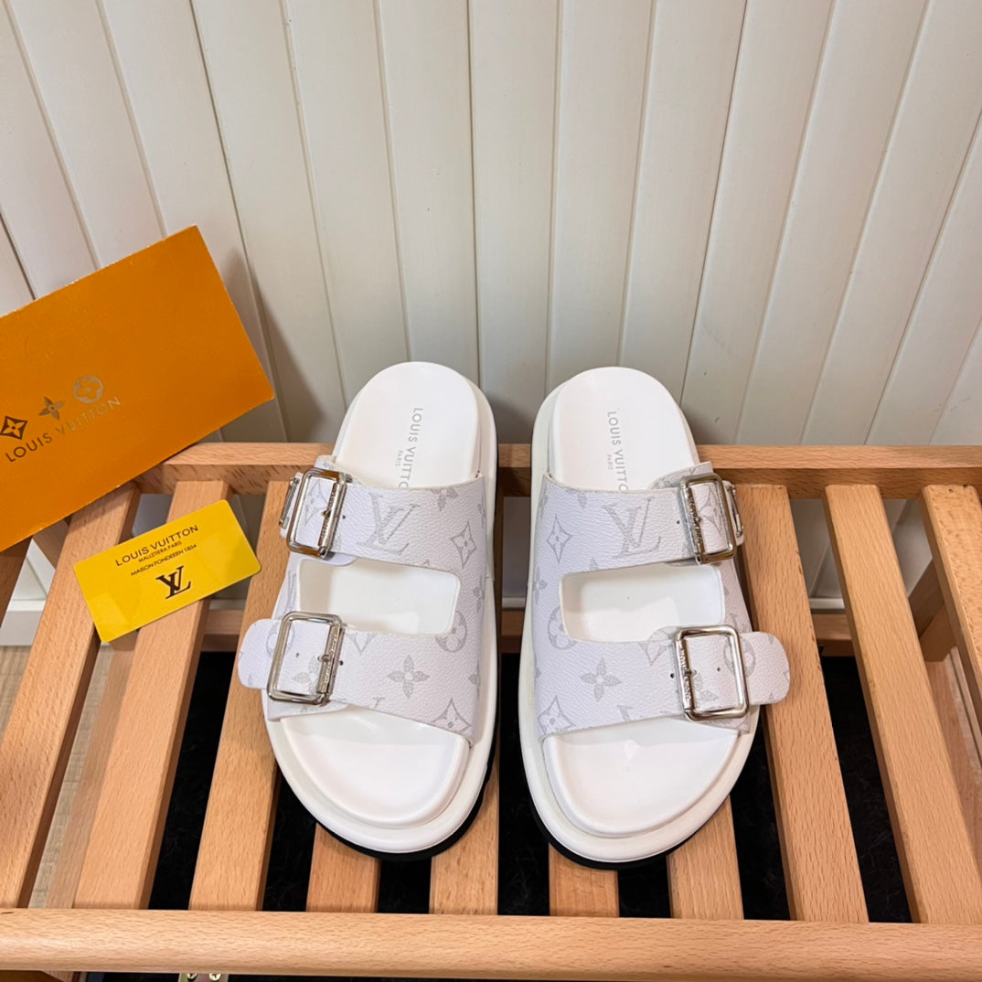 14E208ZDE Stylish Slippers