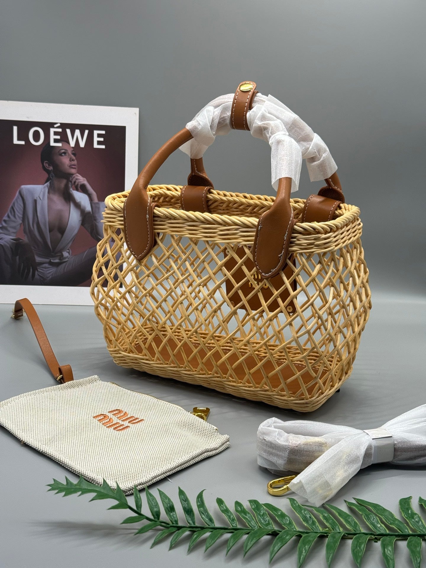 175RA2BDE Stylish woven handbag