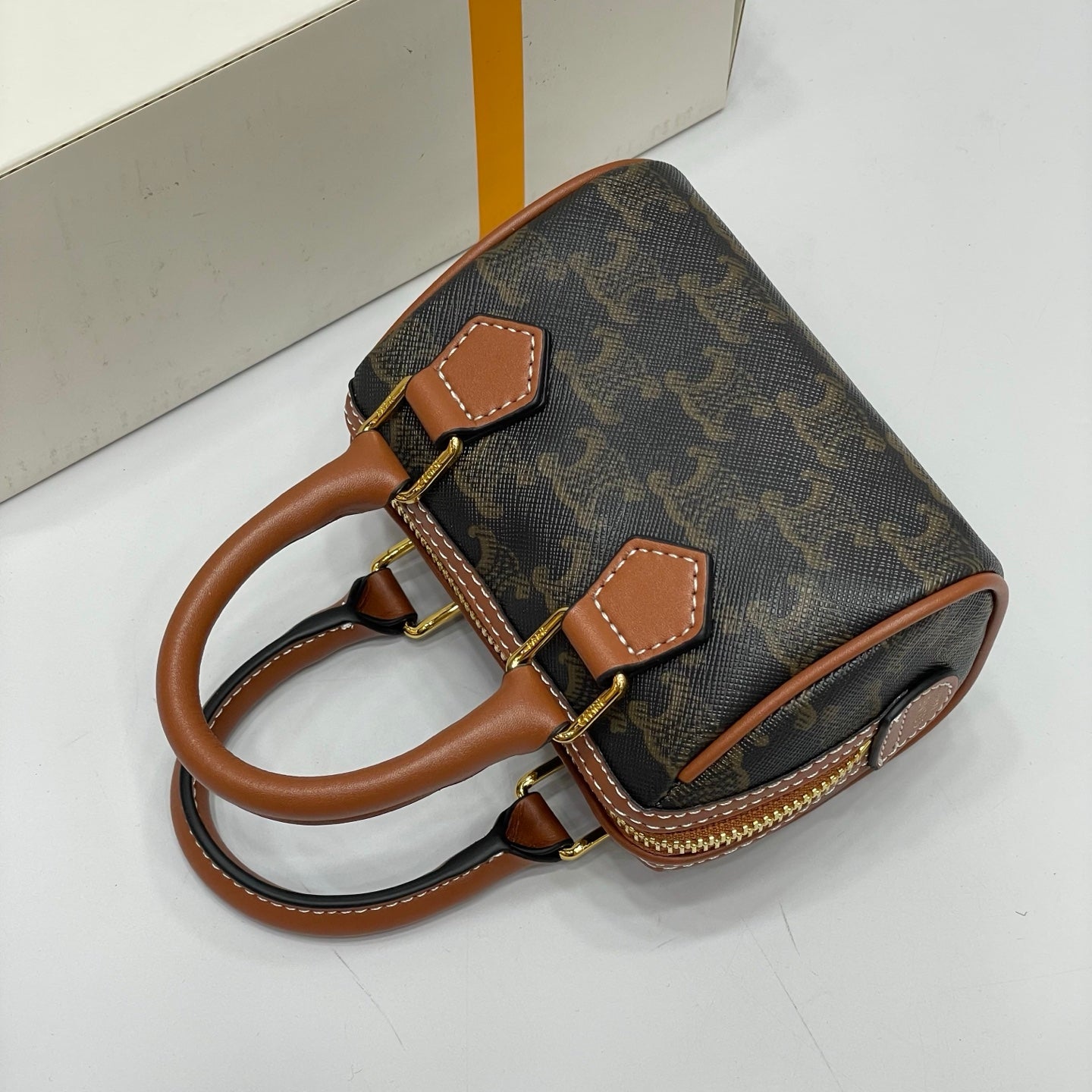 155NN27BDE Stylish leather bag