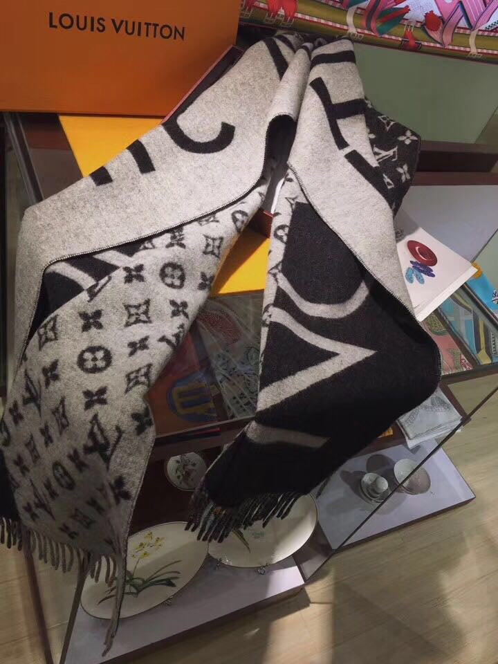 185ZE46WDE Stylish Winter Scarves