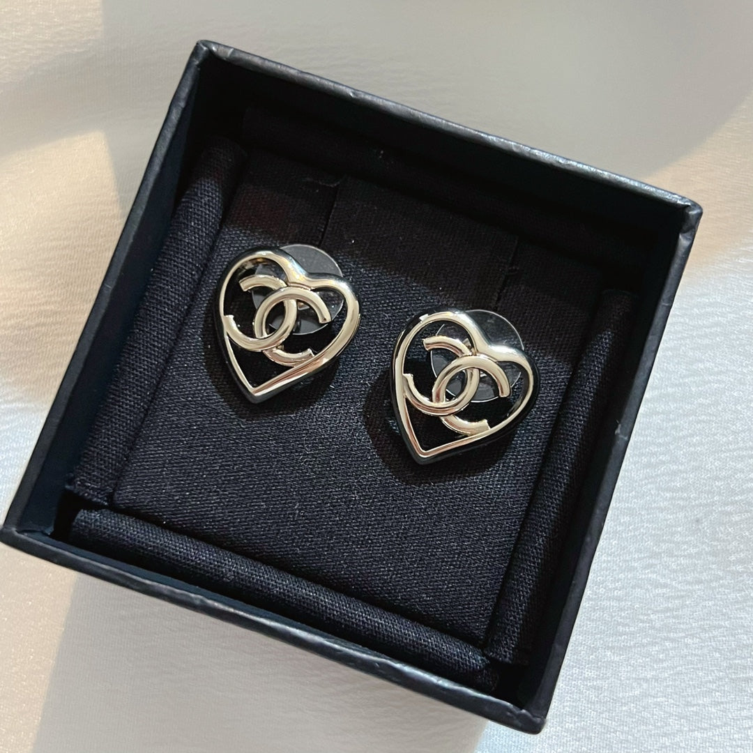 14C218EDE Stylish Earrings