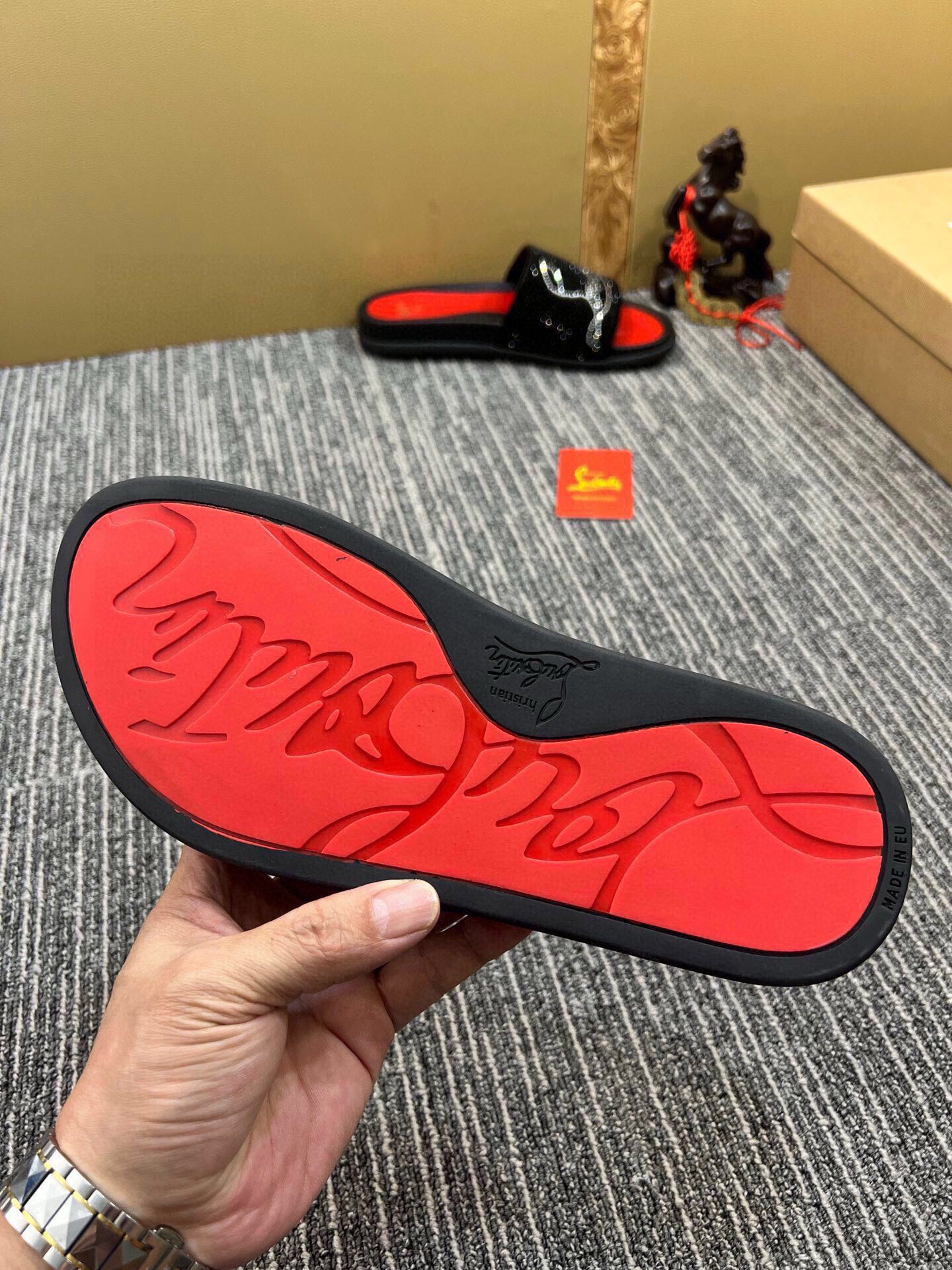 54A128ZDE Stylish slippers