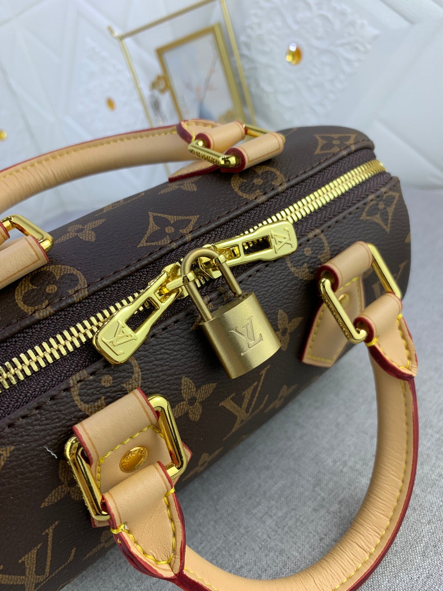 2XE44BDE Stylish leather bag 