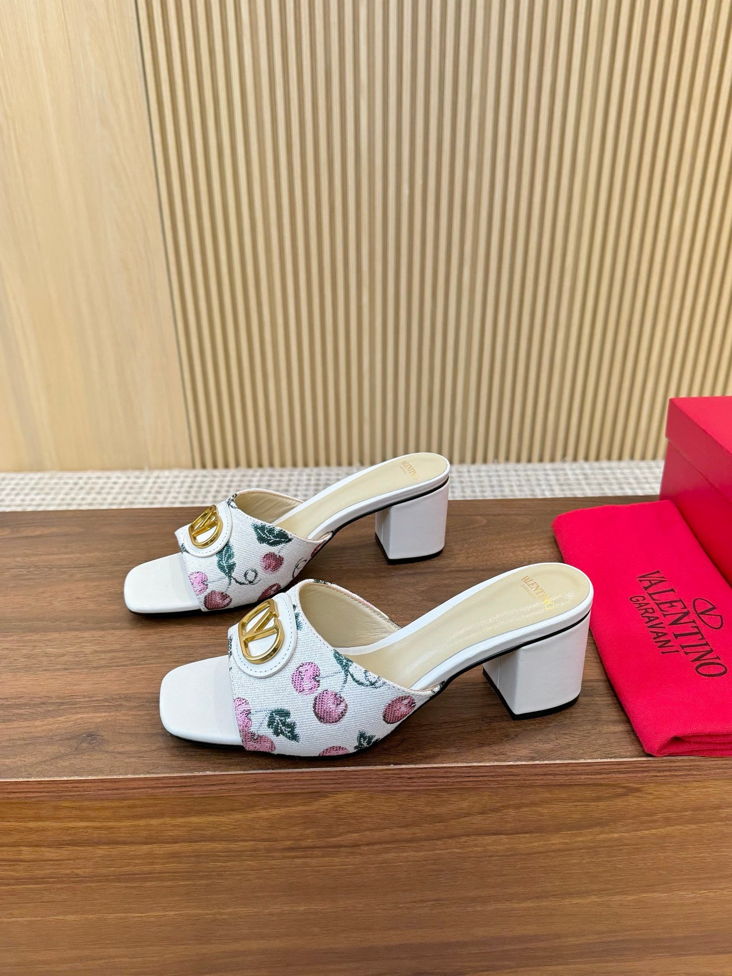 255QVL32ZDE Stylish leather shoes