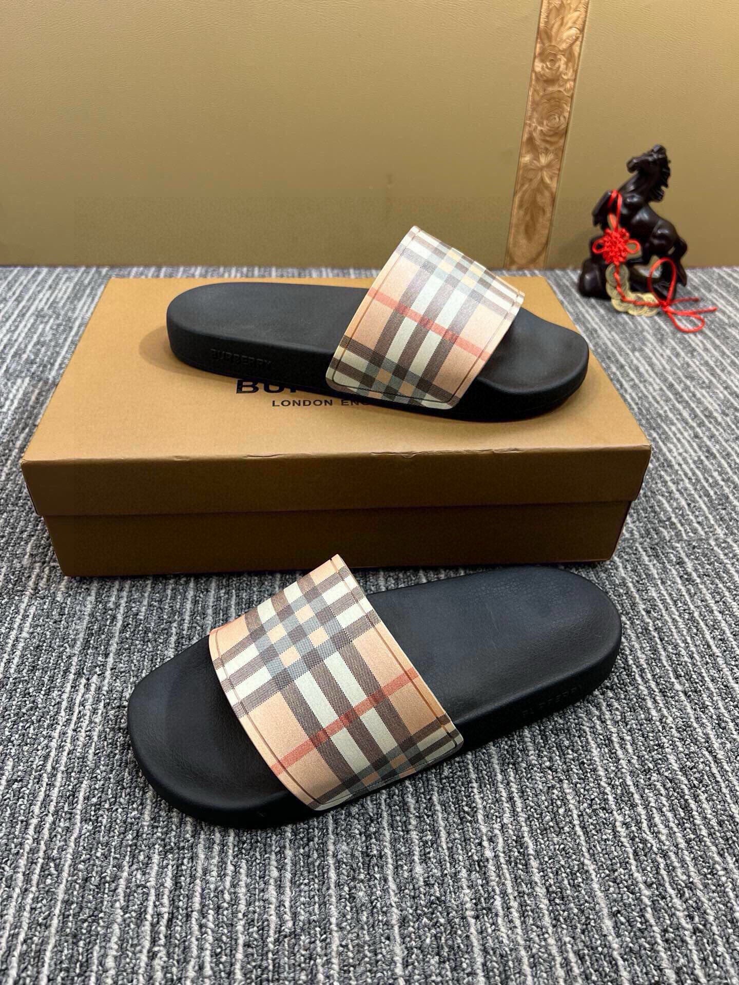 535ZR257ZDE Stylish Slippers