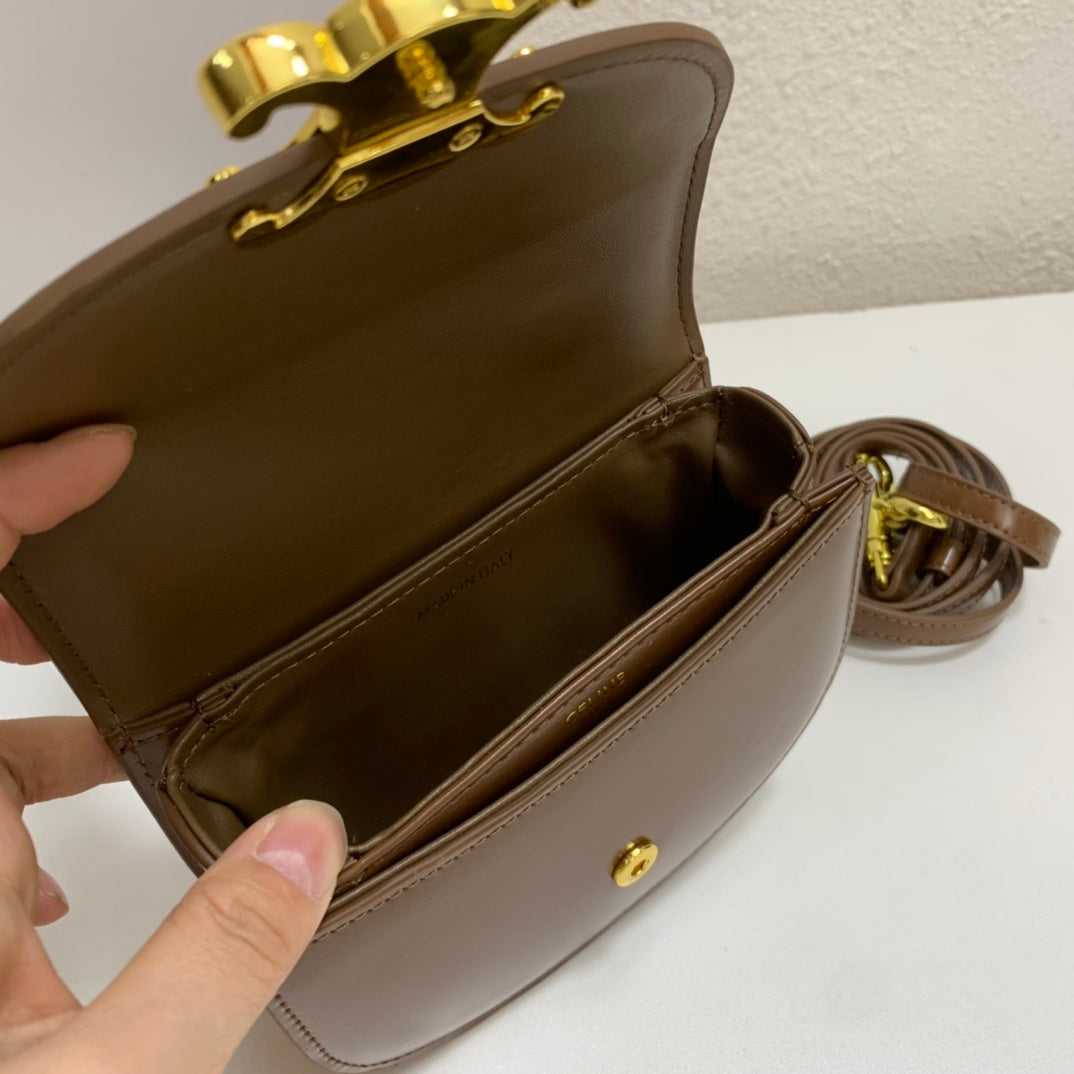 1XCL40BDE Stylish leather bag 