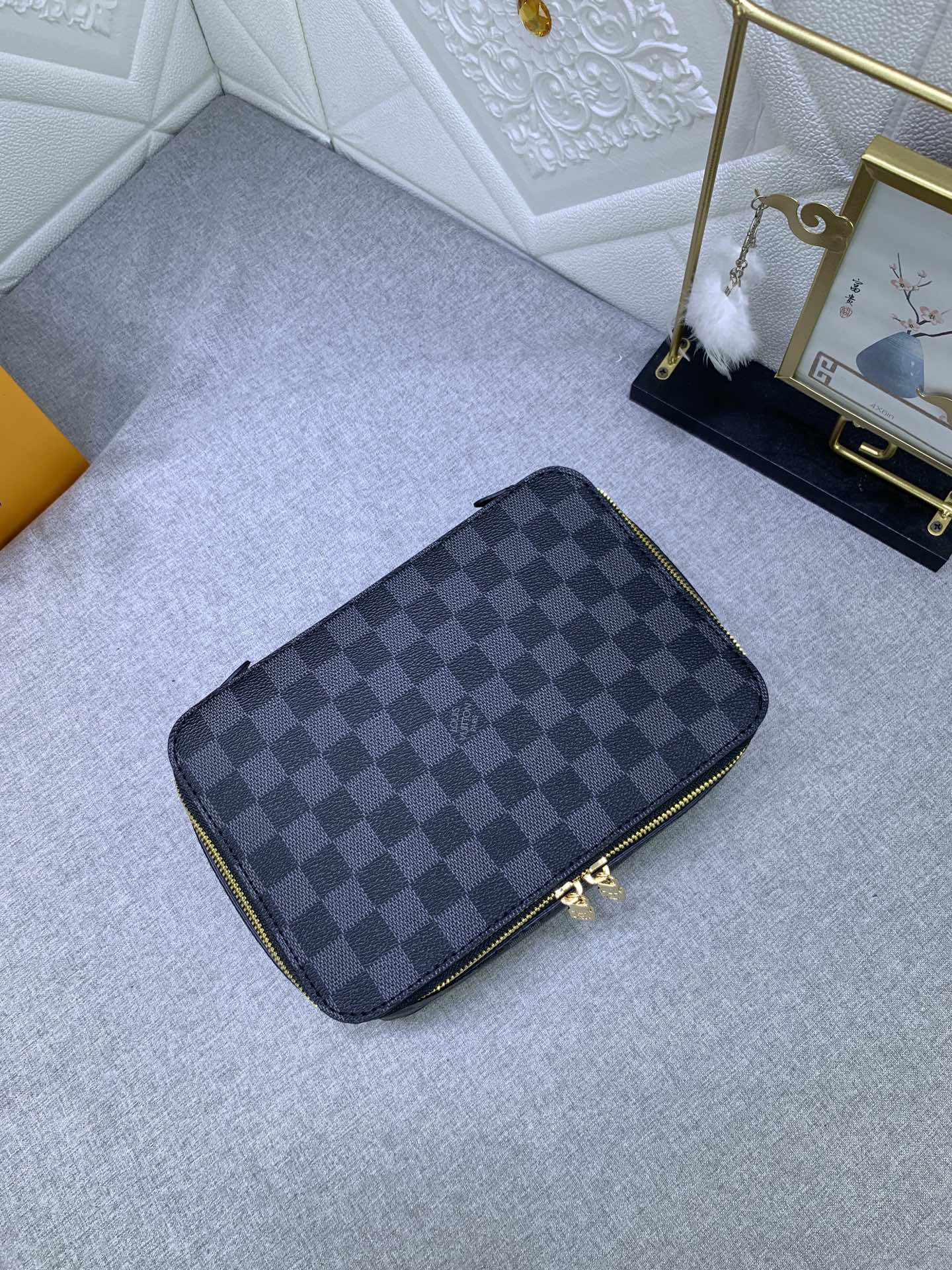 1XE272BDE Stylish leather bag 