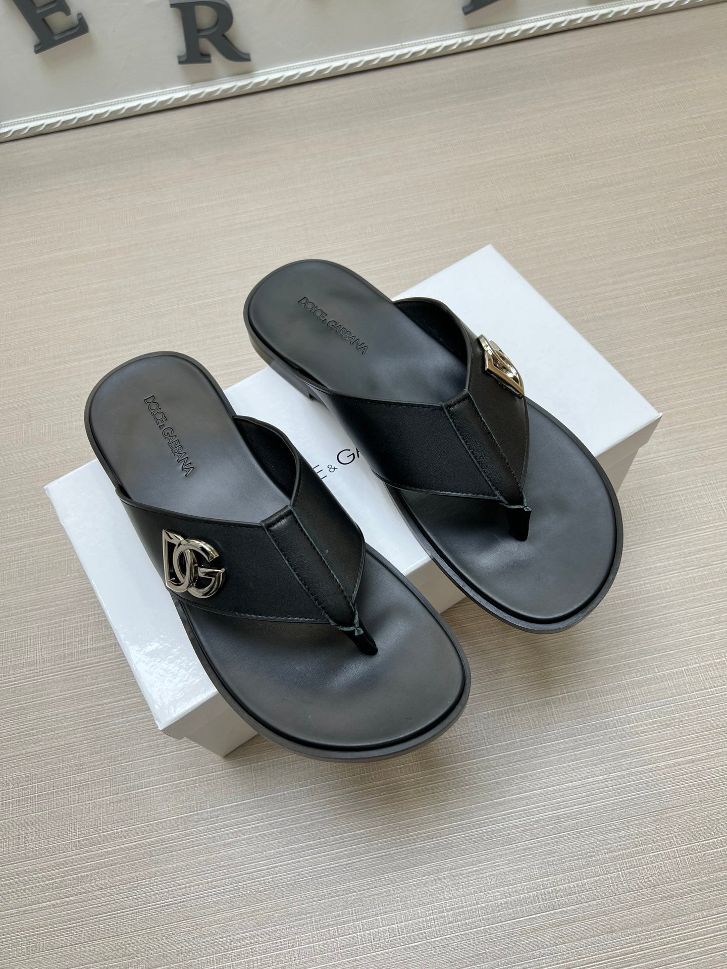 54A93ZDE Stylish slippers