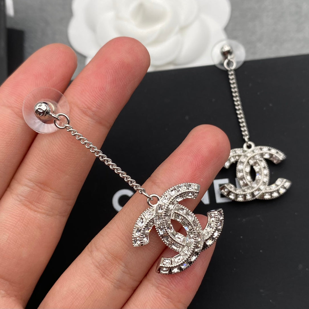 14C414EDE Stylish Earrings