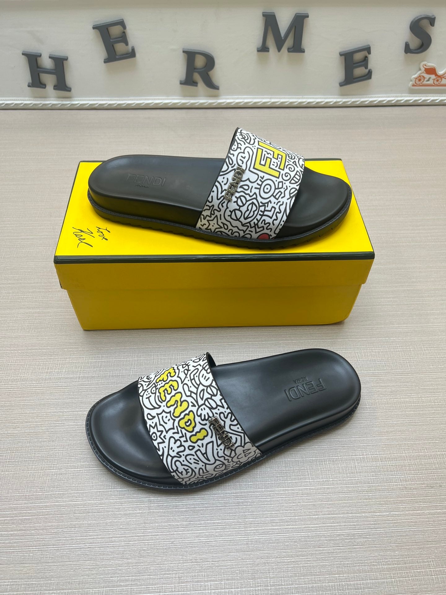 54F120ZDE Stylish slippers