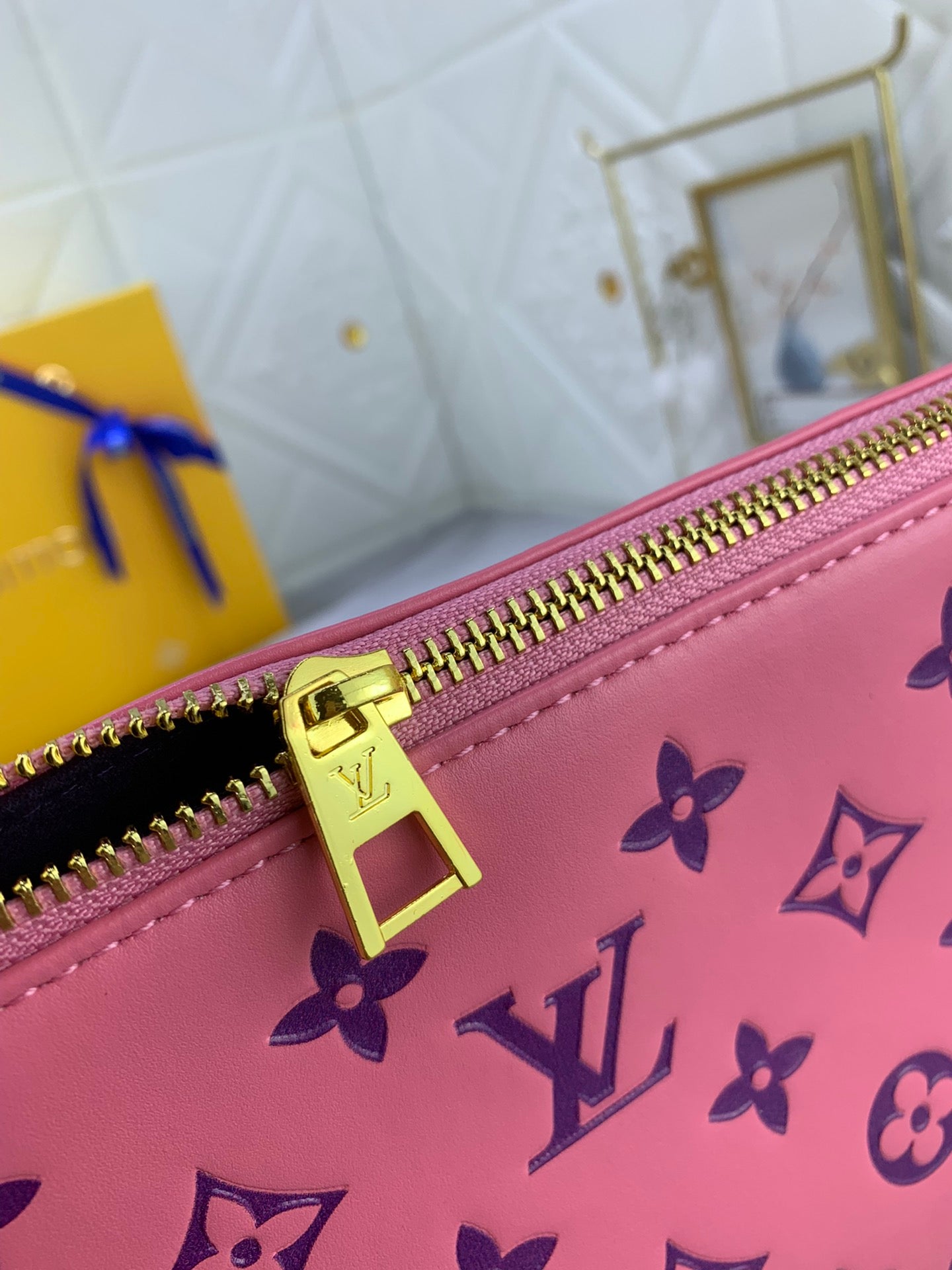 2XE39BDE Stylish leather bag 