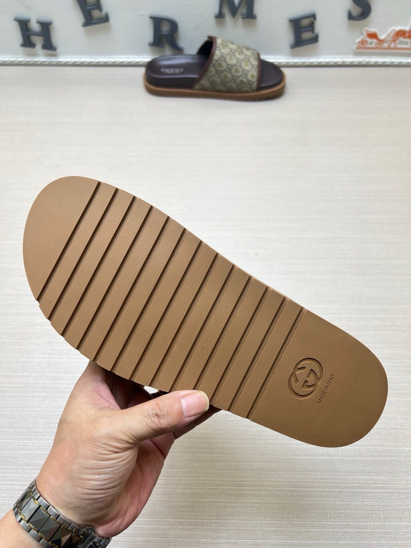 5WB240ZDE Stylish Slippers