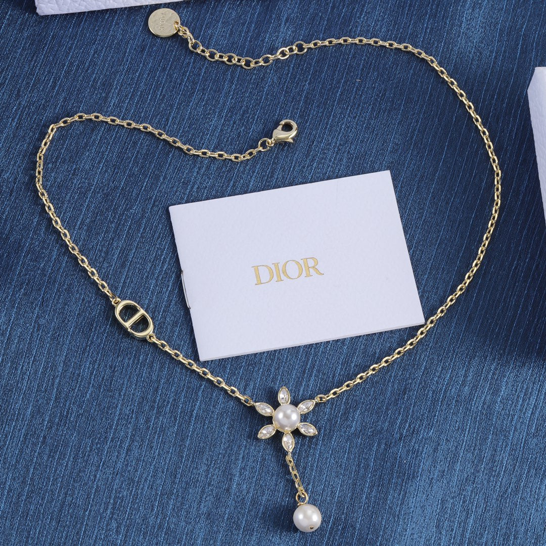 175RD26XDE Stylish Necklaces .