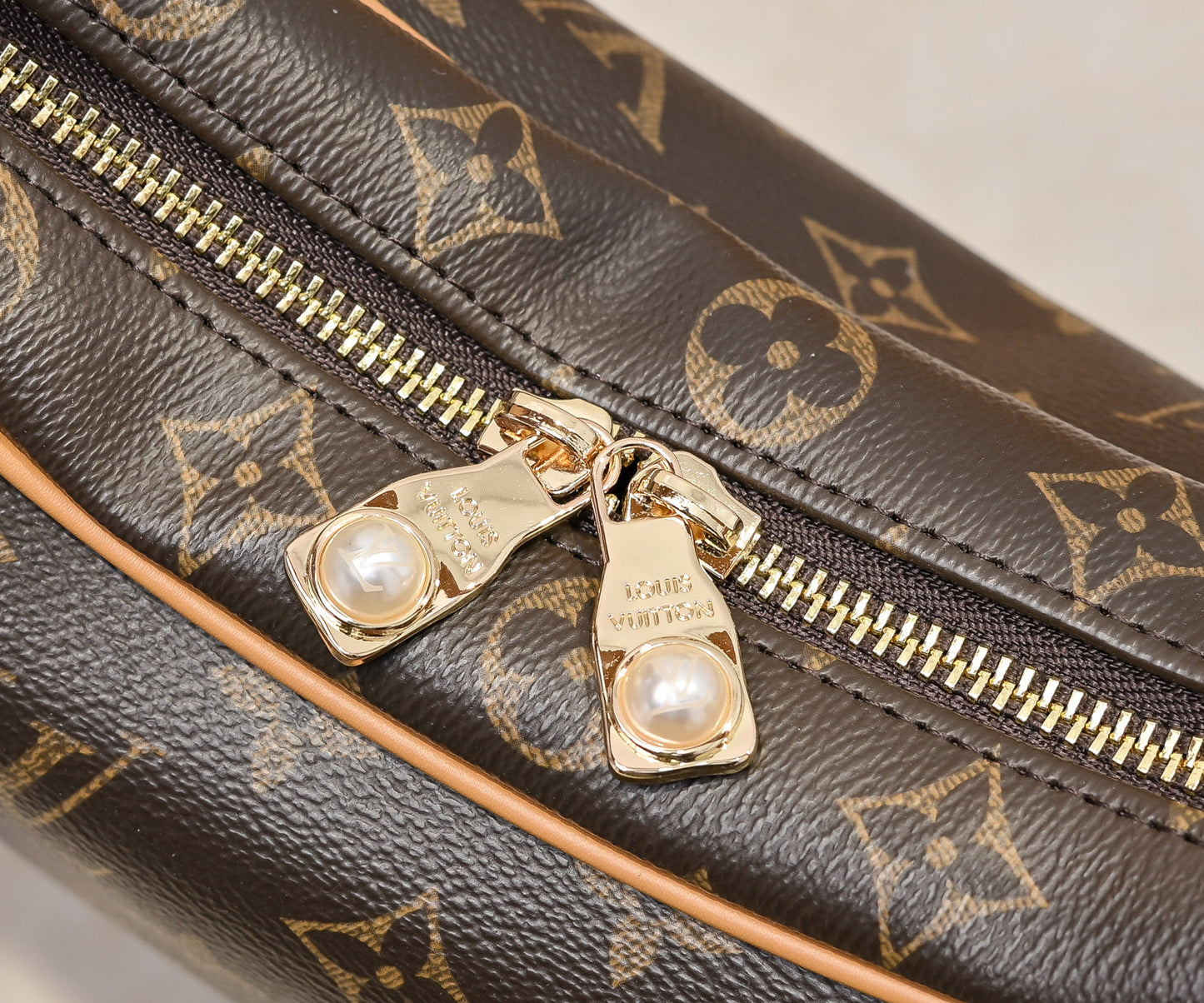 2WE9BDE Stylish leather bag