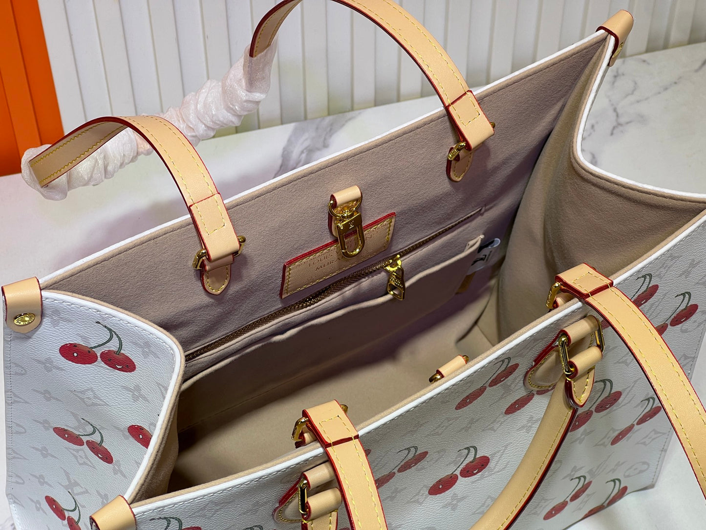 155NE14BDE Stylish leather bag