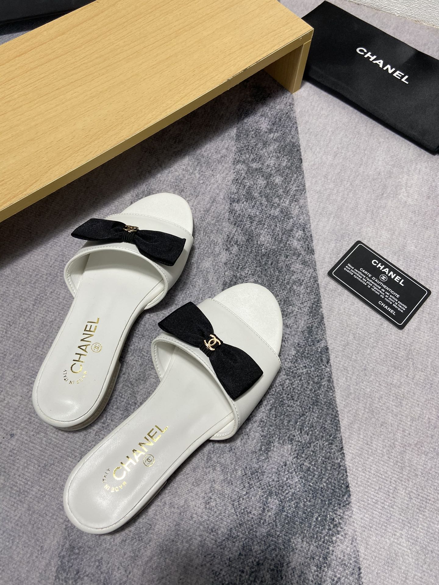 14C187ZDE Stylish Slippers