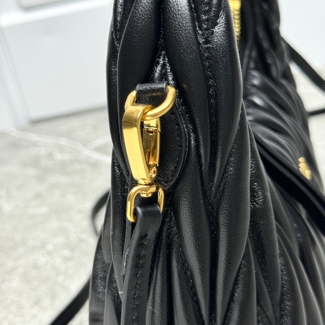 2WA19BDE Stylish leather bag