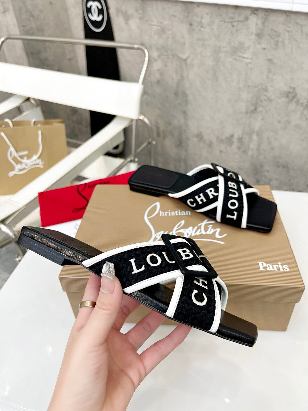 J4A43ZDE Stylish leather Slippers