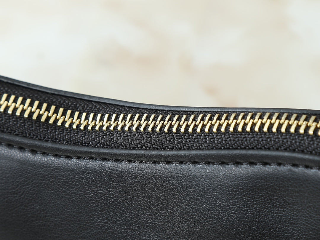 15RE23BDE Stylish leather bag
