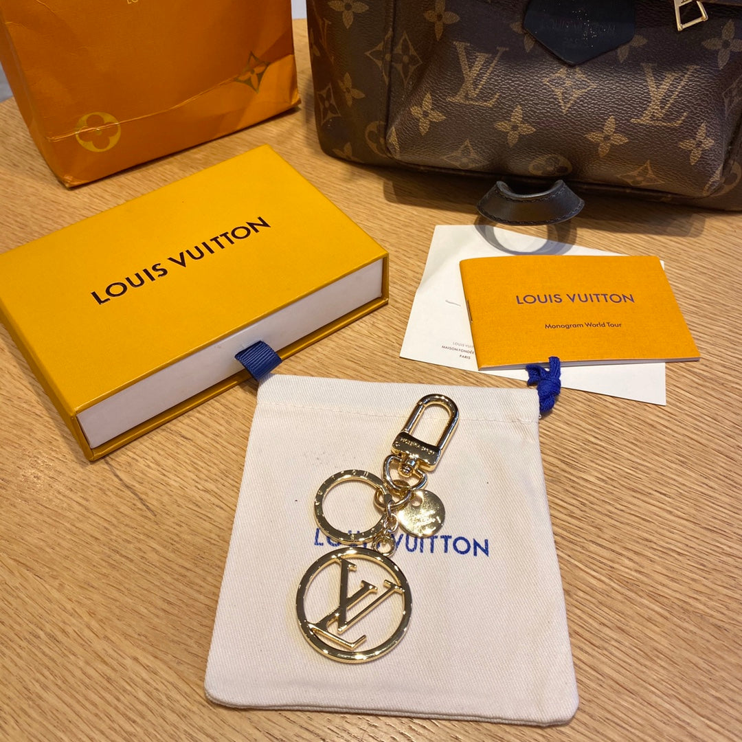 1E15ADE Stylish  Keychains