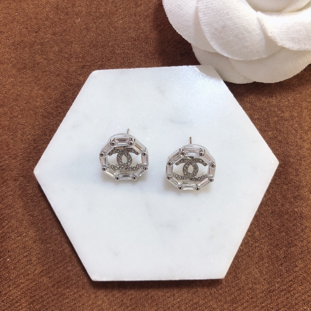 14C82EDE Stylish Earrings