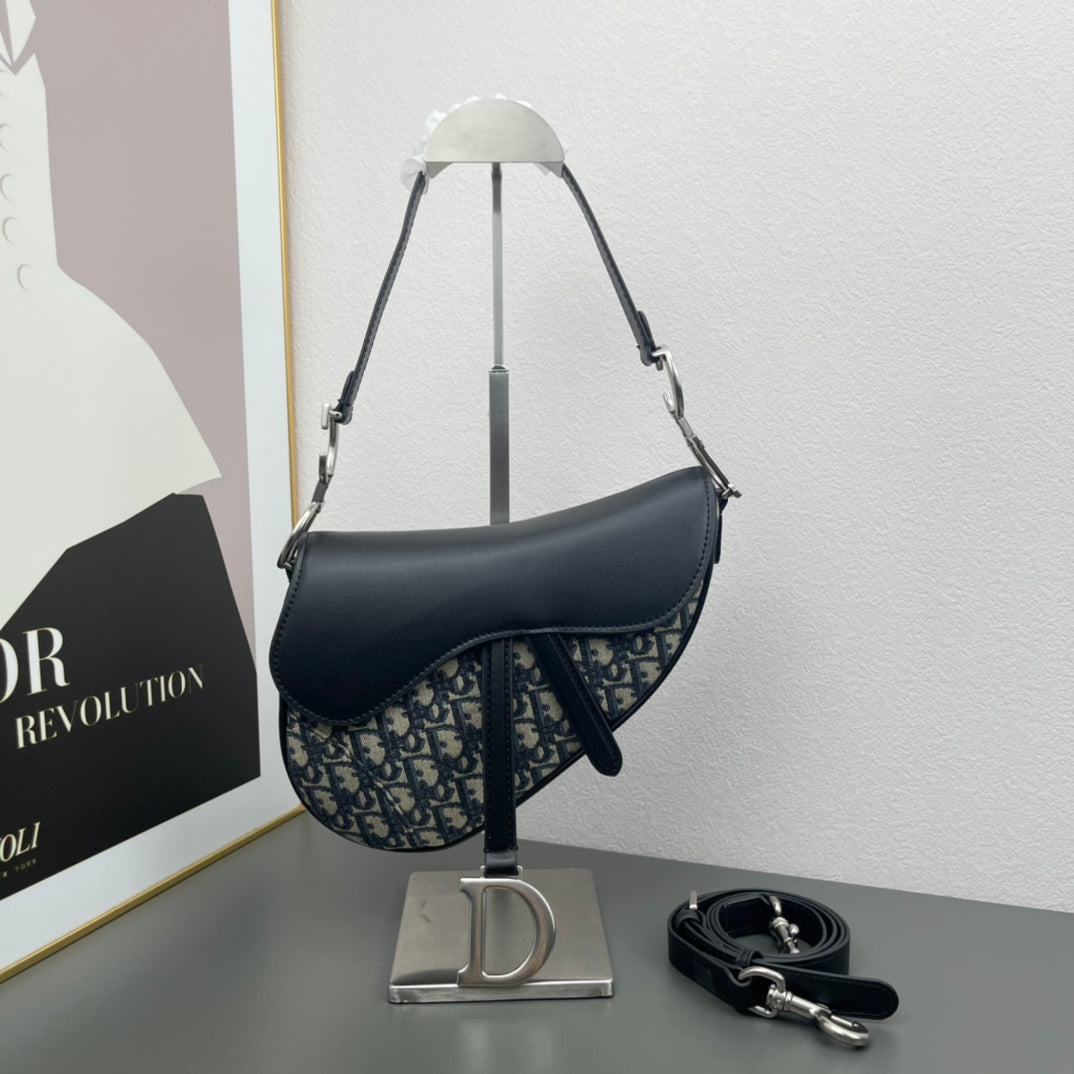 1WD90BDE Stylish leather bag