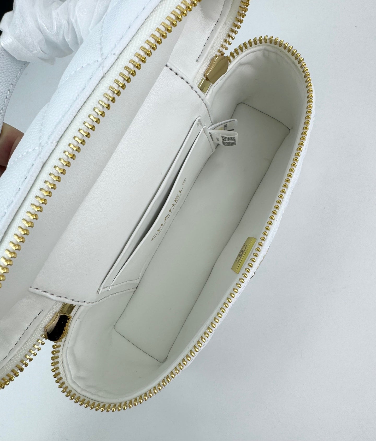 155QC3BDE Stylish leather caviar bag